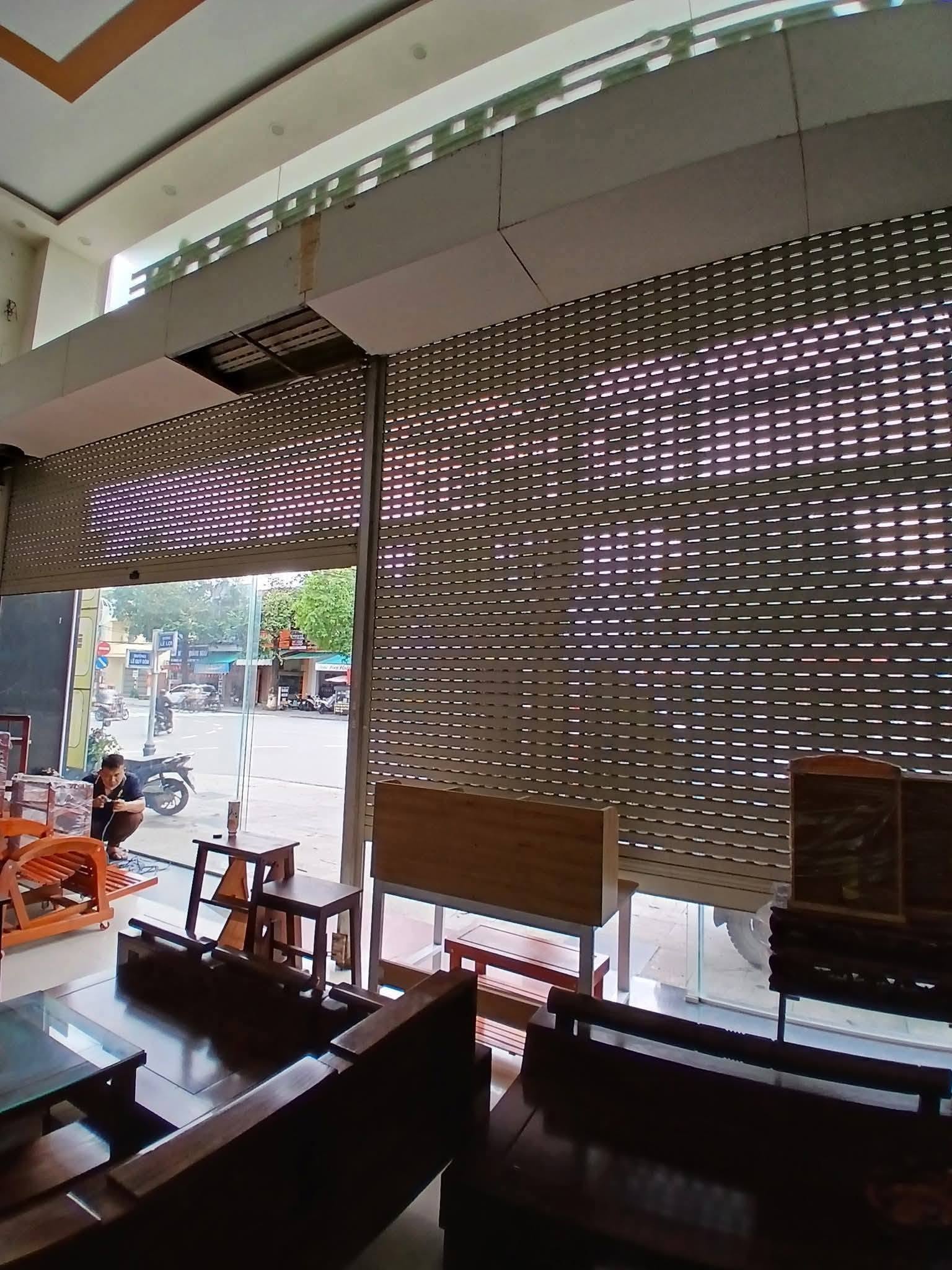 Khắc phục triệt để lỗi cửa cuốn bị xô nan kẹt nan bóp méo do vướng vật cản